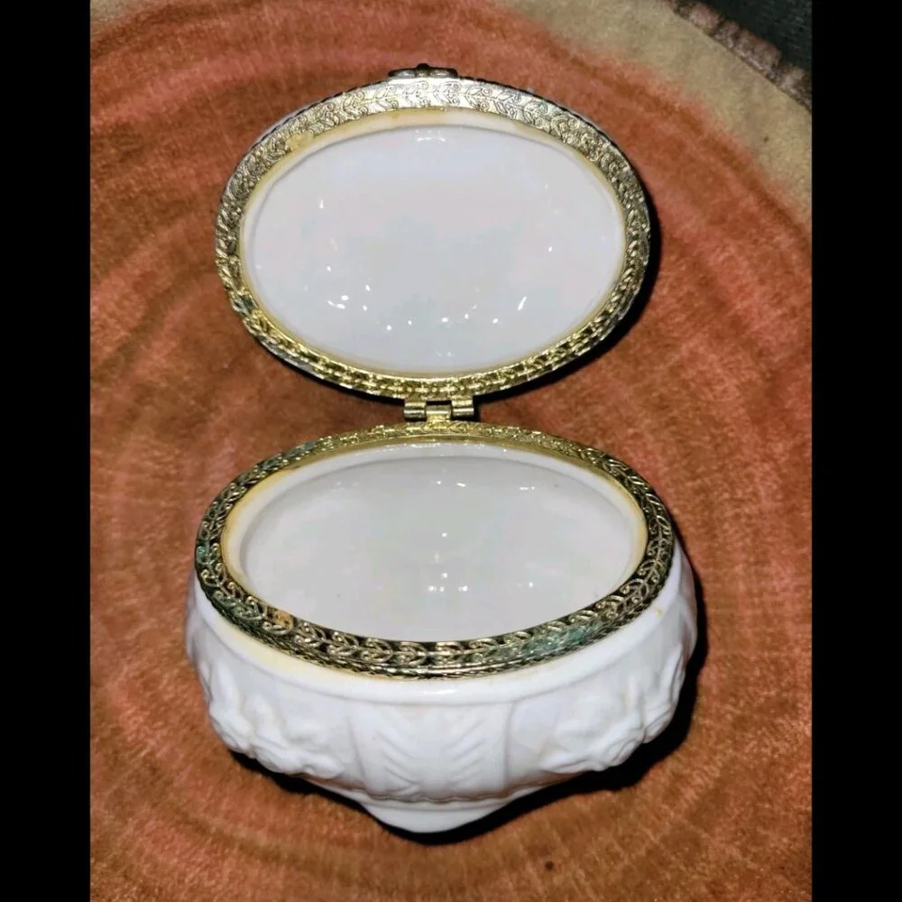🌹 Antique White Bisque Porcelain Trinket Jewelry Box W. Gold Trimming & Roses